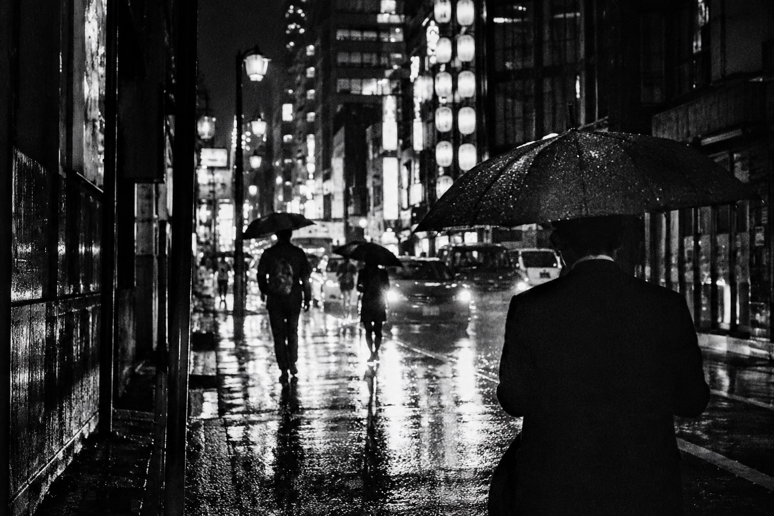 Kodak Tri-X 400: Hạt Bạc Thô Mộc Định Hình Nhiếp Ảnh Phóng Sự